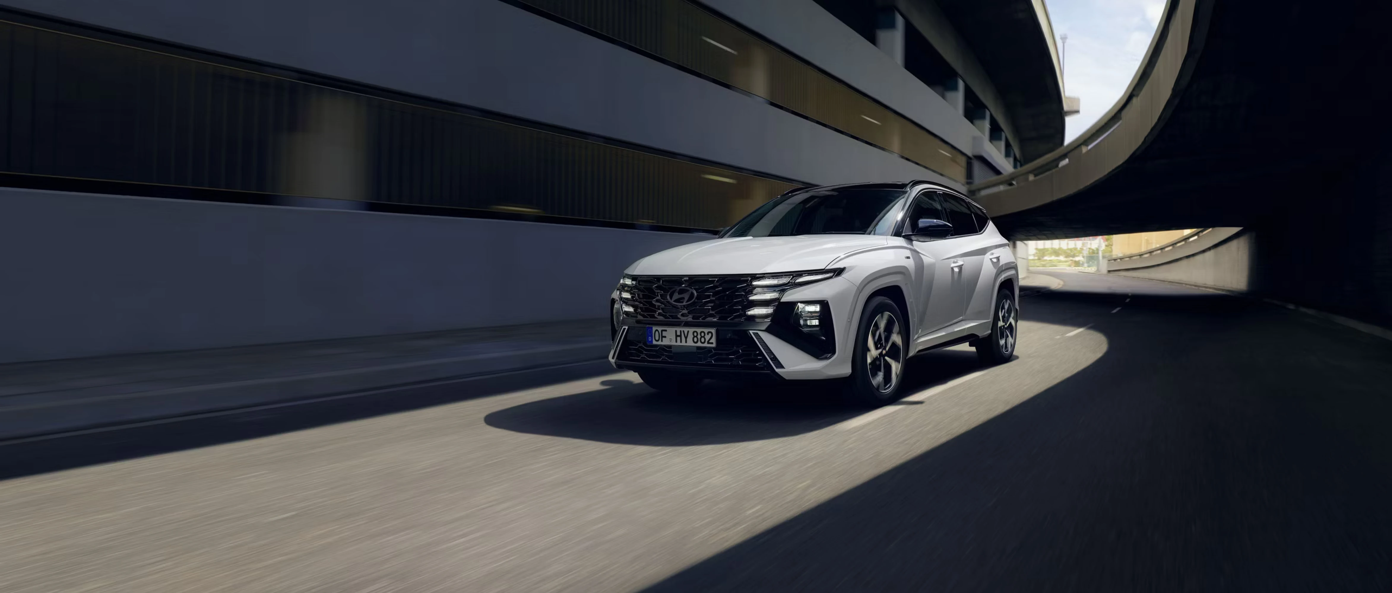 HMD Tucson Nline 2024 Exterior Fahren 21X9